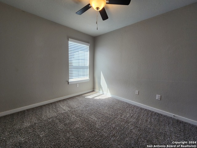 Image 12 of 19 For 565 Creekside Frst