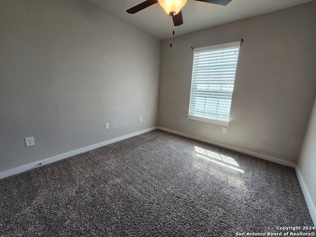 Image 14 of 19 For 565 Creekside Frst