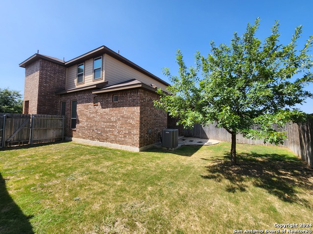 Image 17 of 19 For 565 Creekside Frst