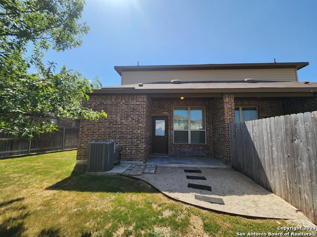 Image 18 of 19 For 565 Creekside Frst