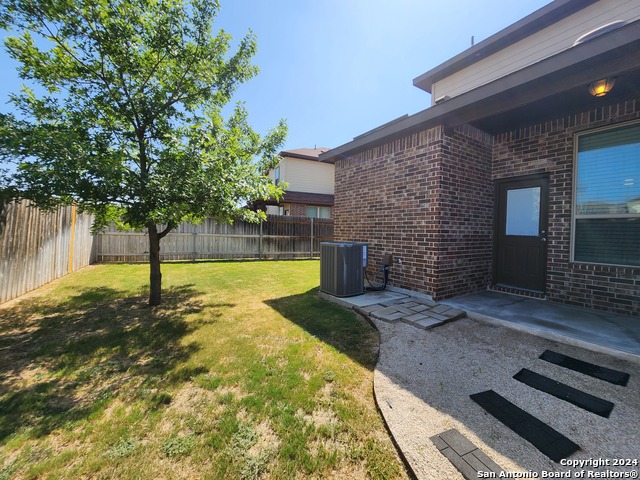 Image 19 of 19 For 565 Creekside Frst