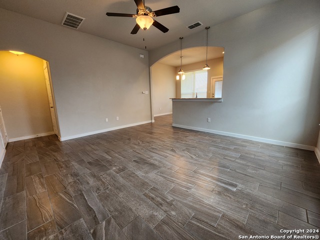 Image 2 of 19 For 565 Creekside Frst