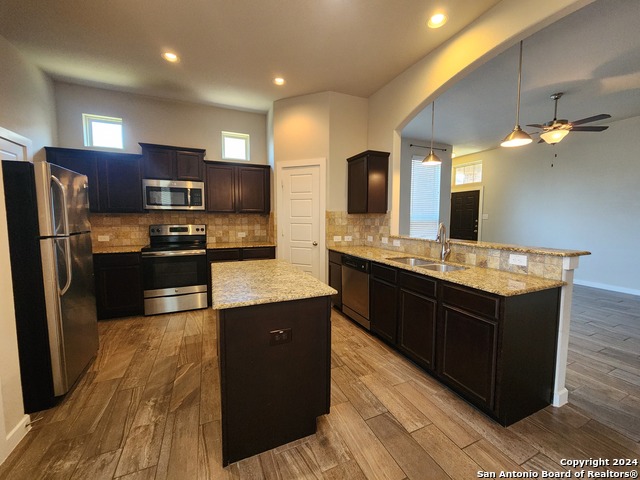 Image 4 of 19 For 565 Creekside Frst