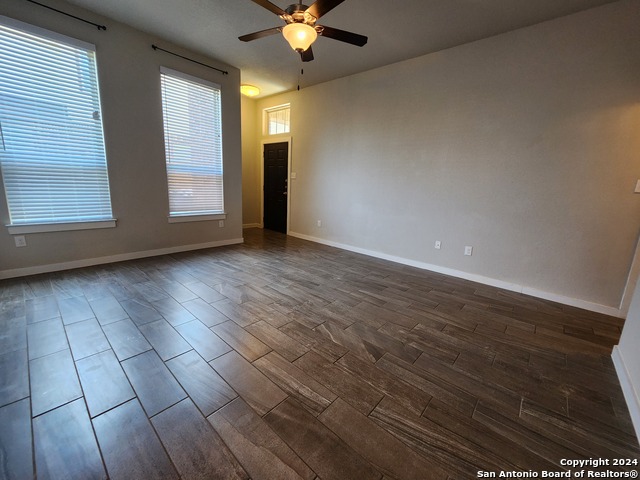 Image 7 of 19 For 565 Creekside Frst