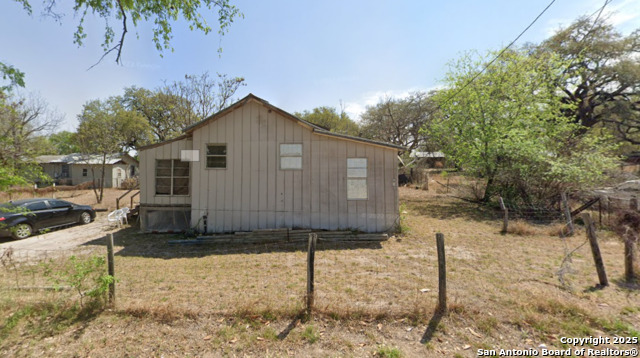 Details for 812 Flores  , Devine, TX 78016