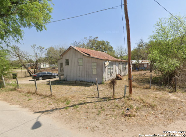 Listing photo id 0 for 812 Flores  
