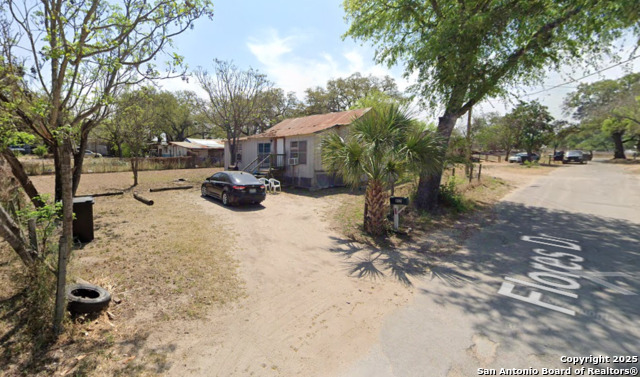 Listing photo id 1 for 812 Flores  