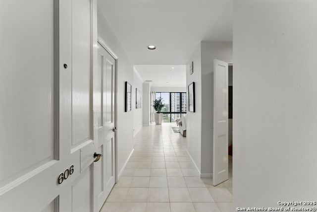 Image 2 of 45 For 4001 New Braunfels Avenue N # 606