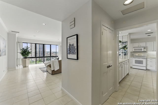 Image 3 of 45 For 4001 New Braunfels Avenue N # 606
