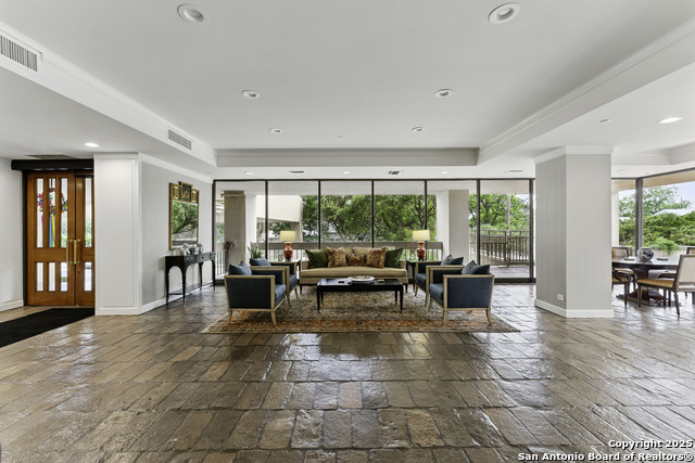 Image 32 of 45 For 4001 New Braunfels Avenue N # 606
