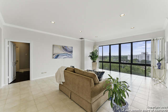 Image 7 of 45 For 4001 New Braunfels Avenue N # 606