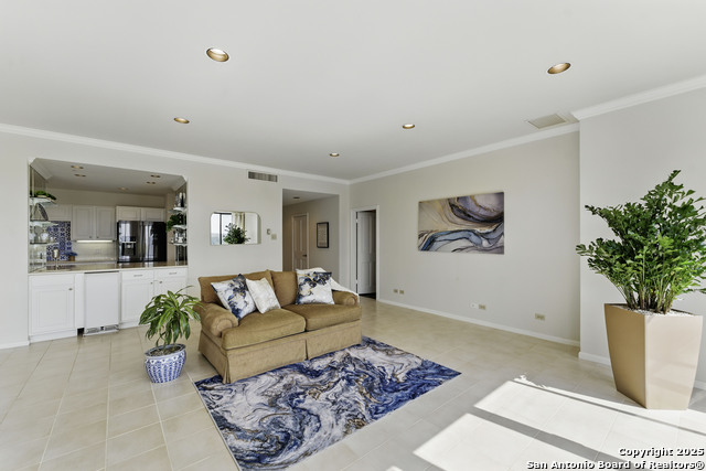 Image 8 of 45 For 4001 New Braunfels Avenue N # 606