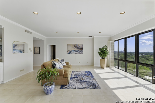 Image 9 of 45 For 4001 New Braunfels Avenue N # 606