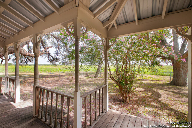 Listing photo id 11 for 4901 Lower Seguin
