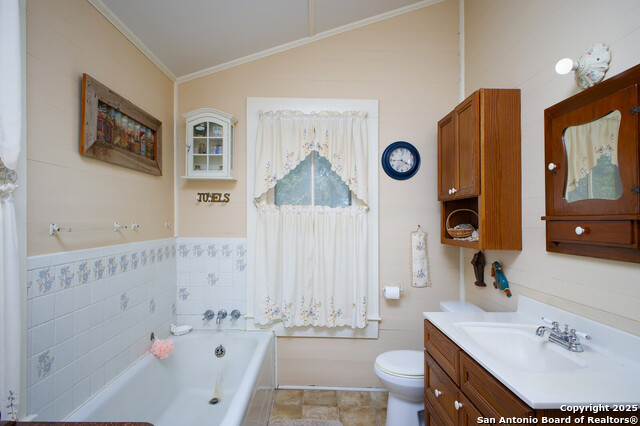 Listing photo id 25 for 4901 Lower Seguin