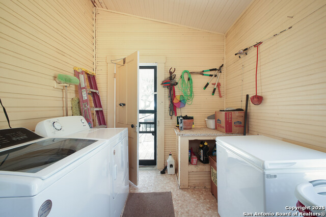 Listing photo id 27 for 4901 Lower Seguin