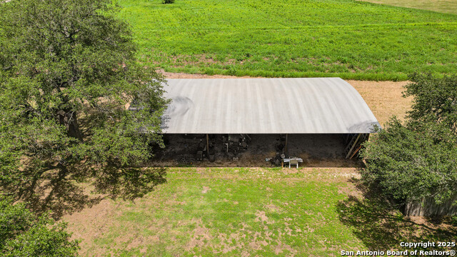 Listing photo id 31 for 4901 Lower Seguin