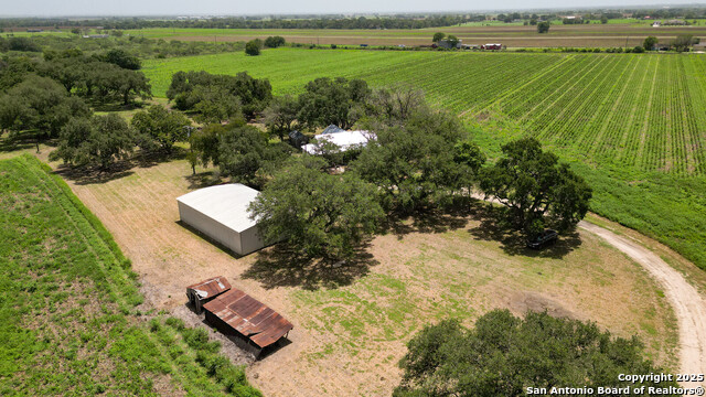 Listing photo id 36 for 4901 Lower Seguin