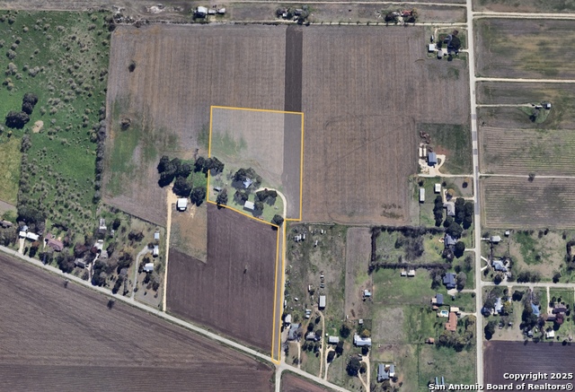 Listing photo id 37 for 4901 Lower Seguin