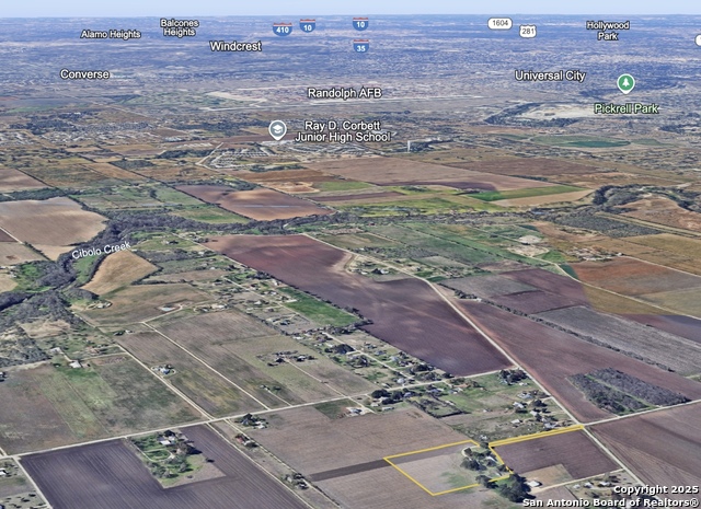 Listing photo id 38 for 4901 Lower Seguin