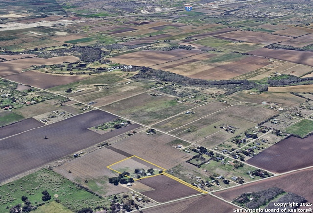 Listing photo id 39 for 4901 Lower Seguin