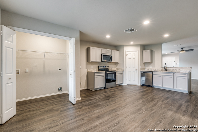 Listing photo id 9 for 7618 Capstone Rdg