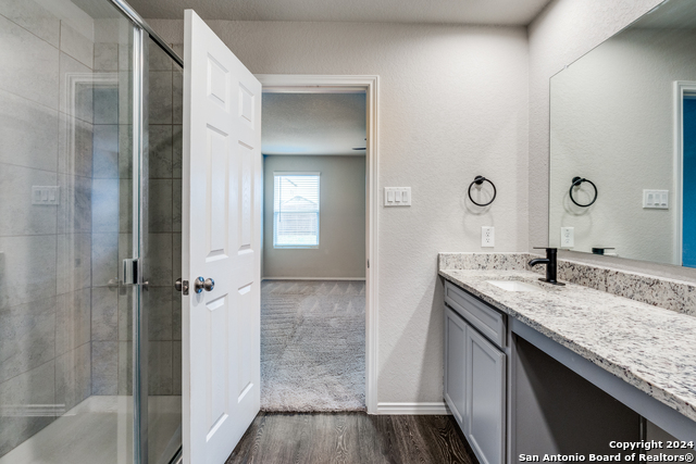 Listing photo id 11 for 7618 Capstone Rdg