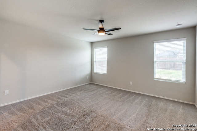 Listing photo id 12 for 7618 Capstone Rdg