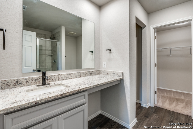 Listing photo id 13 for 7618 Capstone Rdg