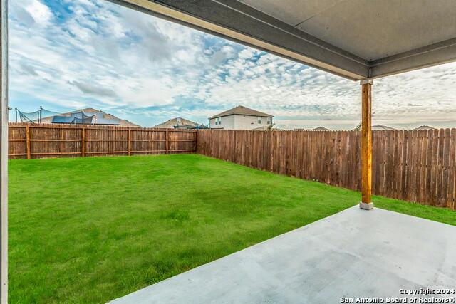 Listing photo id 17 for 7618 Capstone Rdg
