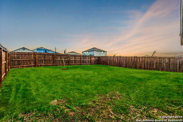 Listing photo id 19 for 7618 Capstone Rdg