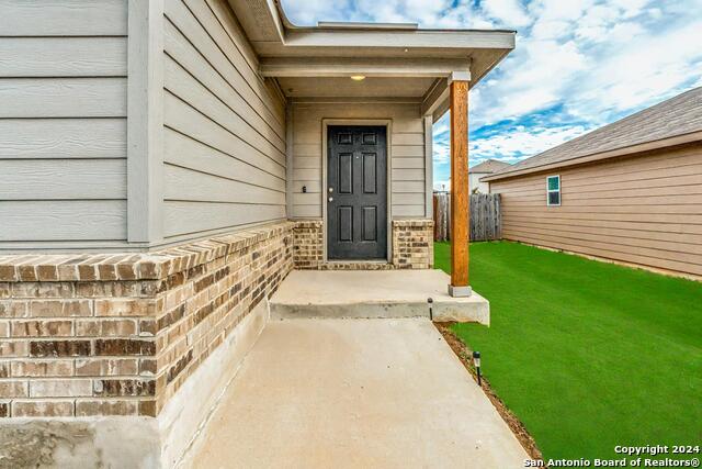 Listing photo id 2 for 7618 Capstone Rdg