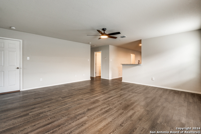 Listing photo id 3 for 7618 Capstone Rdg