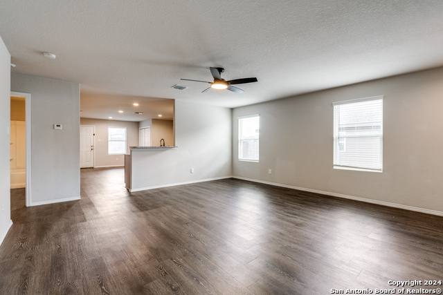Listing photo id 4 for 7618 Capstone Rdg