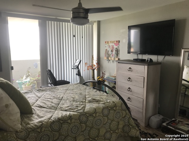 Listing photo id 10 for 7039 San Pedro 810