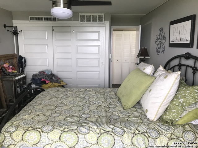 Listing photo id 11 for 7039 San Pedro 810