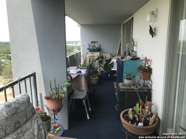 Listing photo id 14 for 7039 San Pedro 810