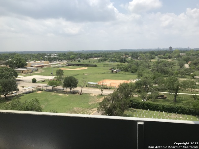 Listing photo id 15 for 7039 San Pedro 810
