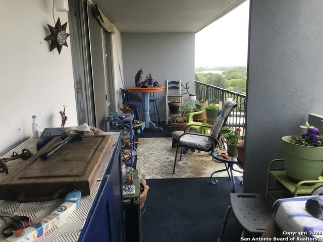 Listing photo id 16 for 7039 San Pedro 810