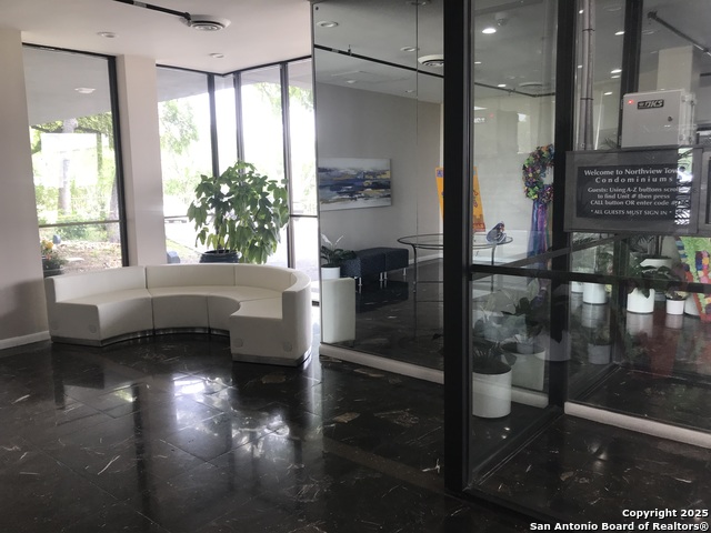 Listing photo id 17 for 7039 San Pedro 810
