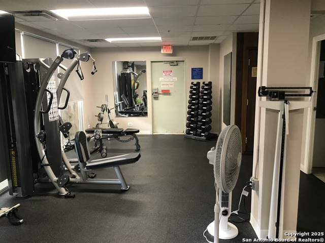 Listing photo id 19 for 7039 San Pedro 810