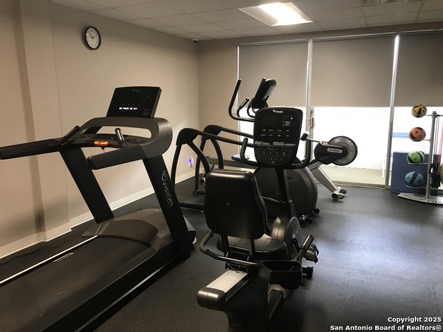 Listing photo id 20 for 7039 San Pedro 810
