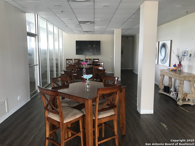 Listing photo id 21 for 7039 San Pedro 810