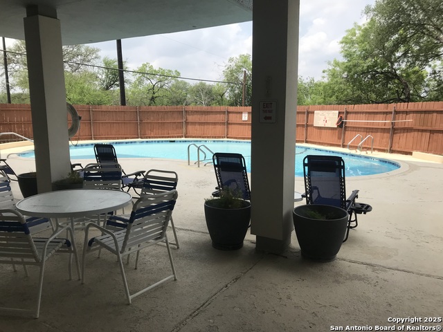 Listing photo id 22 for 7039 San Pedro 810