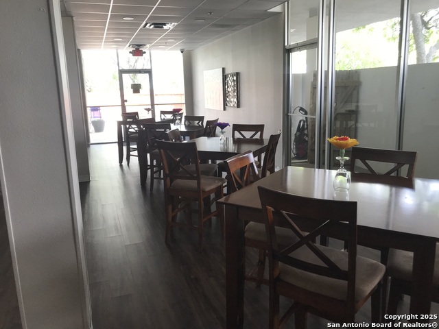Listing photo id 23 for 7039 San Pedro 810