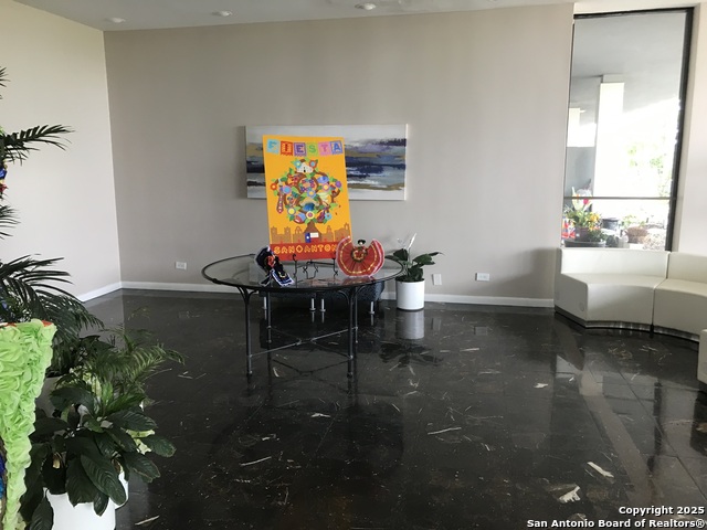 Listing photo id 25 for 7039 San Pedro 810