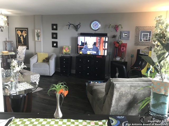 Listing photo id 1 for 7039 San Pedro 810