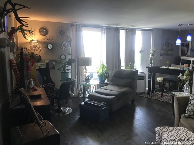 Listing photo id 6 for 7039 San Pedro 810