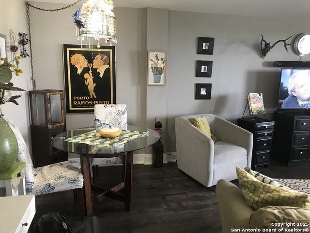 Listing photo id 7 for 7039 San Pedro 810