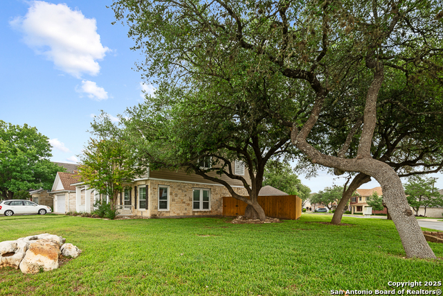 Listing photo id 8 for 23806 Calico Chase